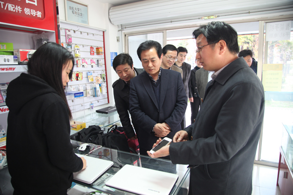 参观盐工创业一条街1.jpg