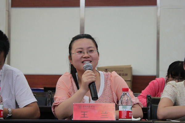 图为教科院毕业生党员王兰发言，现签约苏州工业园区胜浦实验小学.JPG
